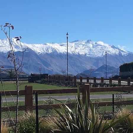 Minaret Ridge Retreat Hotel Wanaka Bagian luar foto