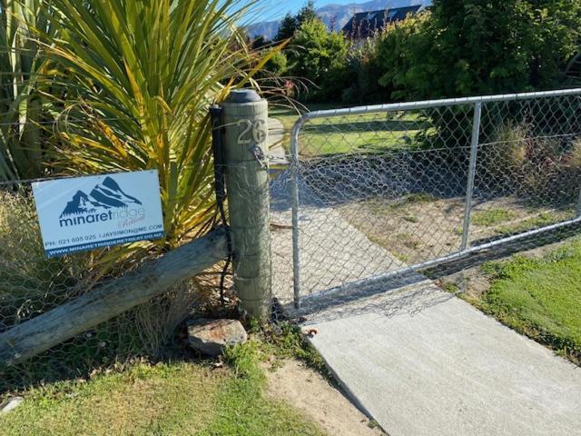 Minaret Ridge Retreat Hotel Wanaka Bagian luar foto