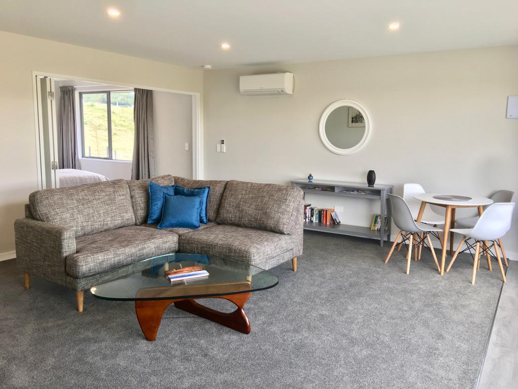 Minaret Ridge Retreat Hotel Wanaka Bagian luar foto