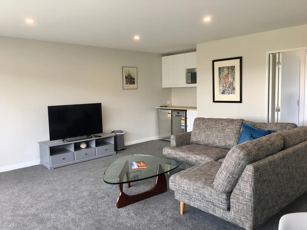 Minaret Ridge Retreat Hotel Wanaka Bagian luar foto