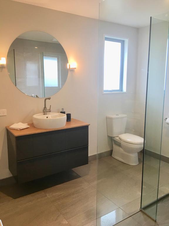 Minaret Ridge Retreat Hotel Wanaka Bagian luar foto