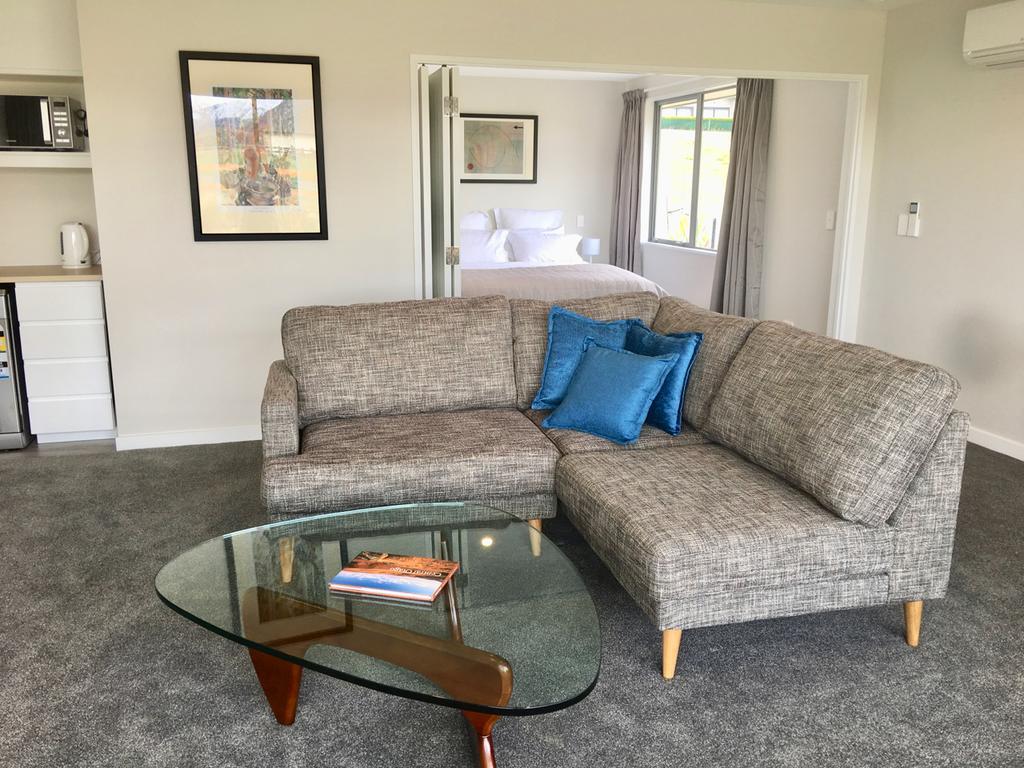Minaret Ridge Retreat Hotel Wanaka Bagian luar foto