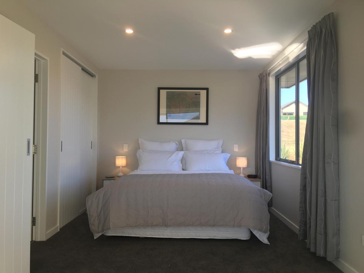 Minaret Ridge Retreat Hotel Wanaka Bagian luar foto
